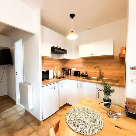 En Bord De Apartment *