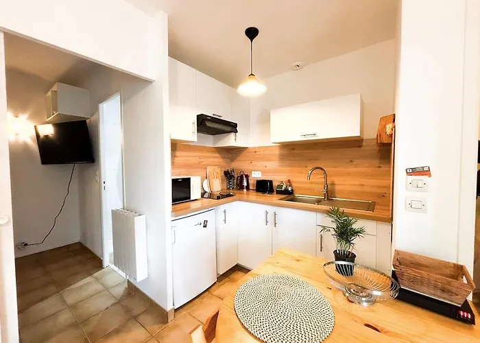 En Bord De Apartament *